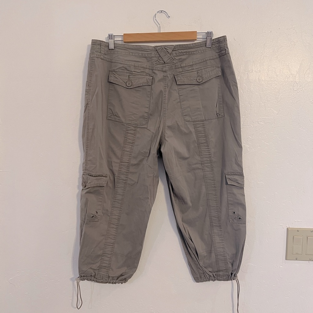 Light Gray Cargo Capri Pants - Women's Casual Utility Style - Picture 2 of 7